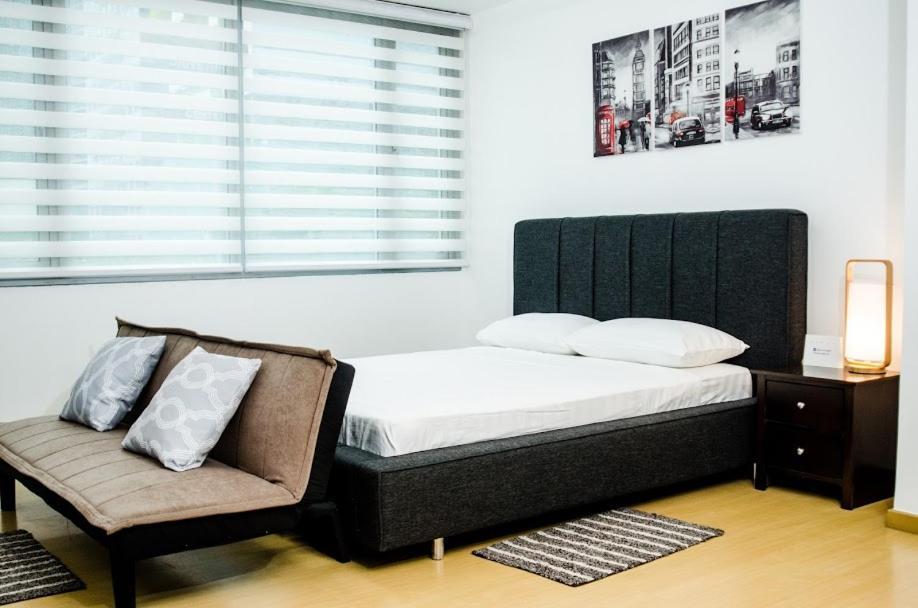 Prime Avant Bgc Location Apartments By Ph Staycation Manila Eksteriør bilde