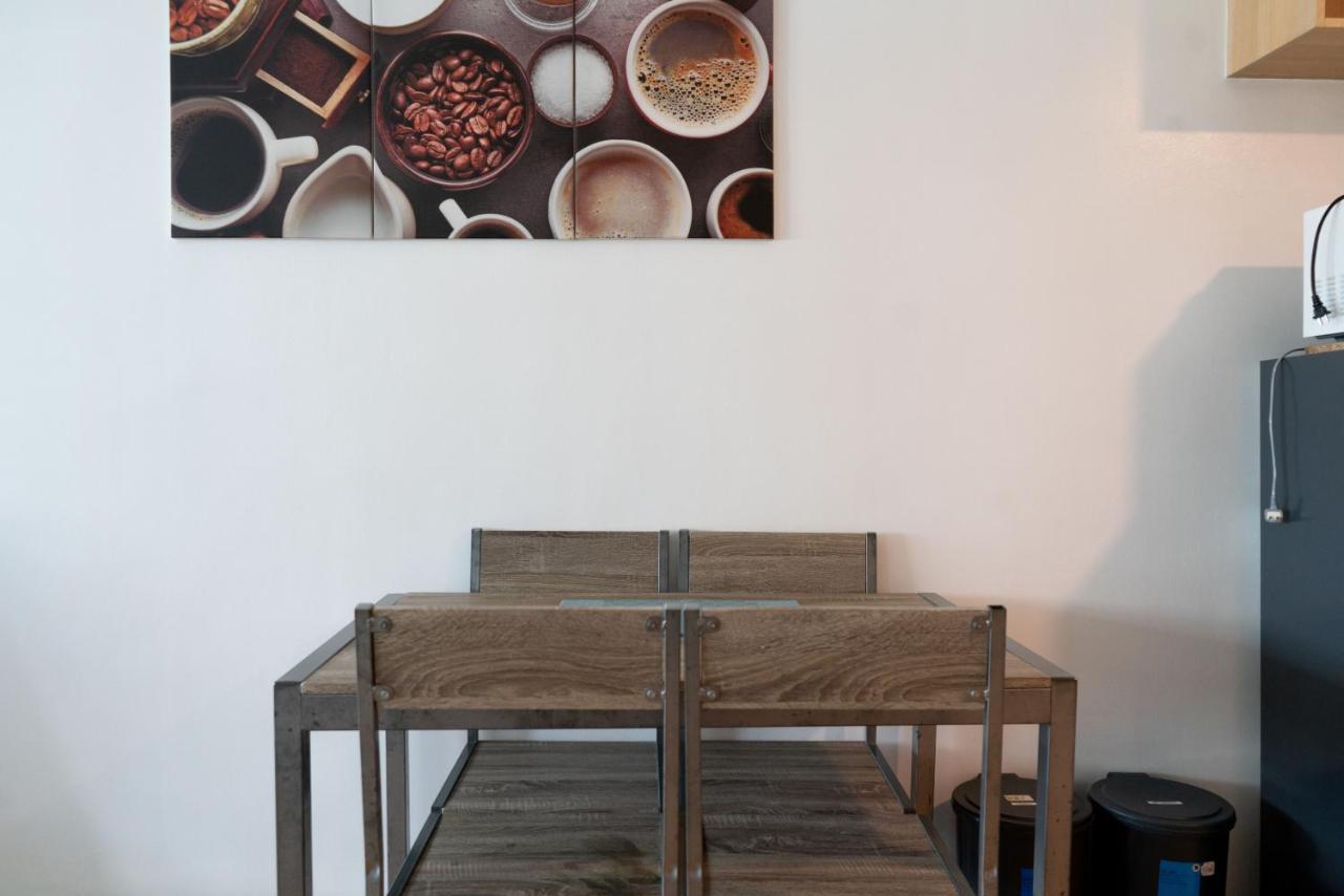Prime Avant Bgc Location Apartments By Ph Staycation Manila Eksteriør bilde