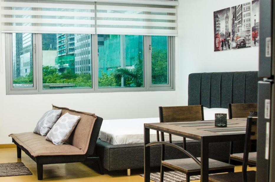 Prime Avant Bgc Location Apartments By Ph Staycation Manila Eksteriør bilde