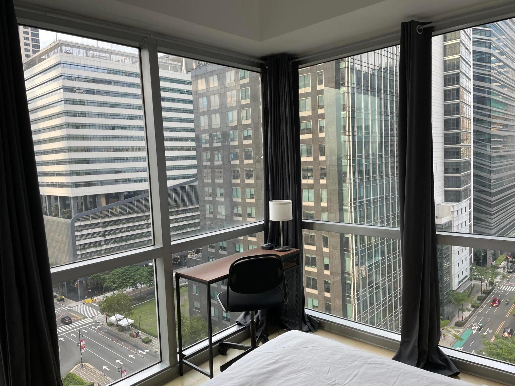 Prime Avant Bgc Location Apartments By Ph Staycation Manila Eksteriør bilde