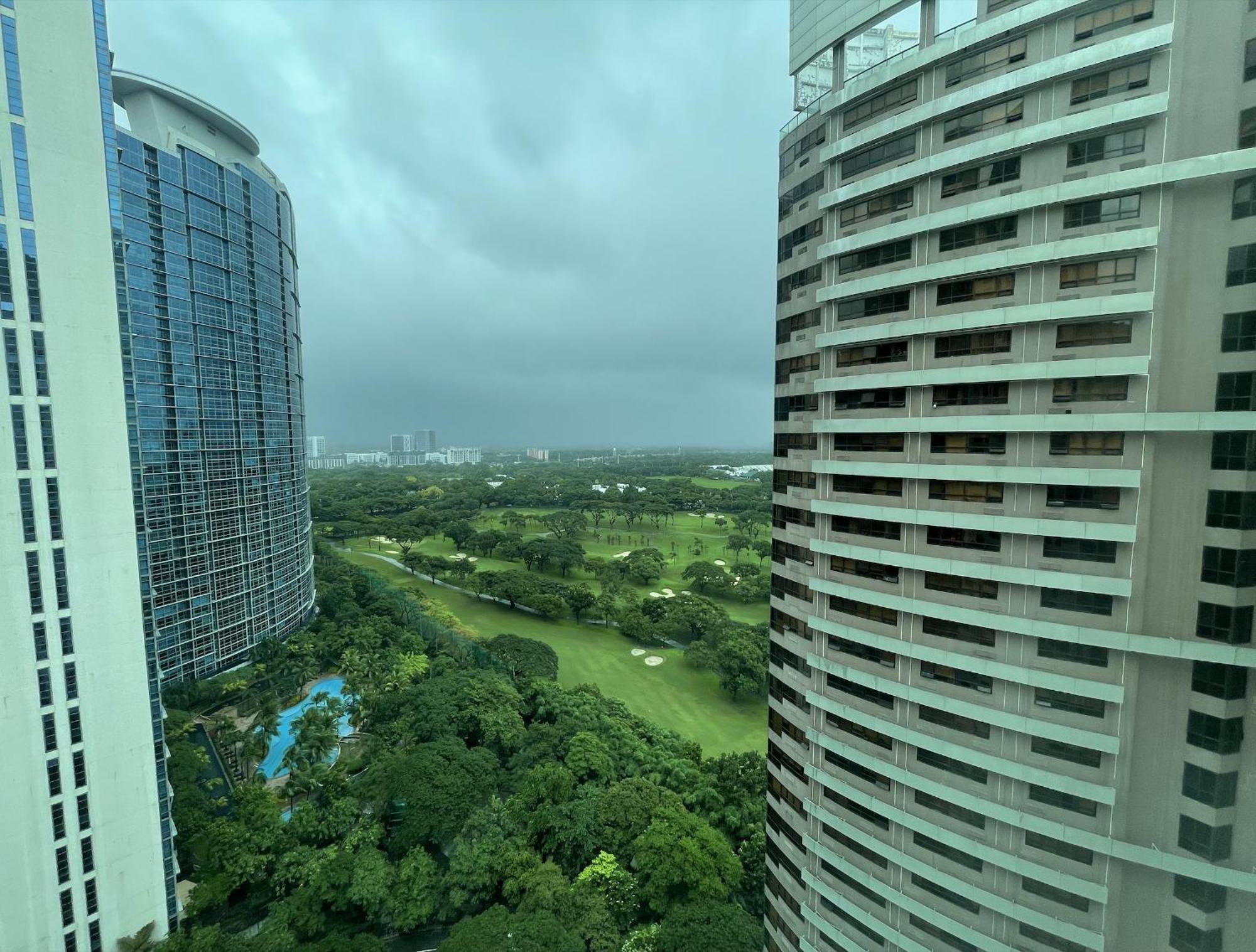 Prime Avant Bgc Location Apartments By Ph Staycation Manila Eksteriør bilde