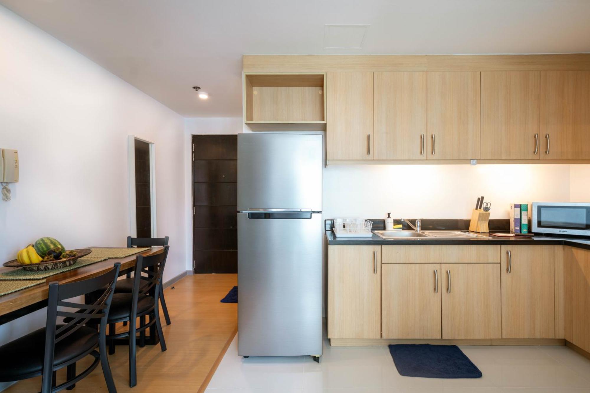 Prime Avant Bgc Location Apartments By Ph Staycation Manila Eksteriør bilde