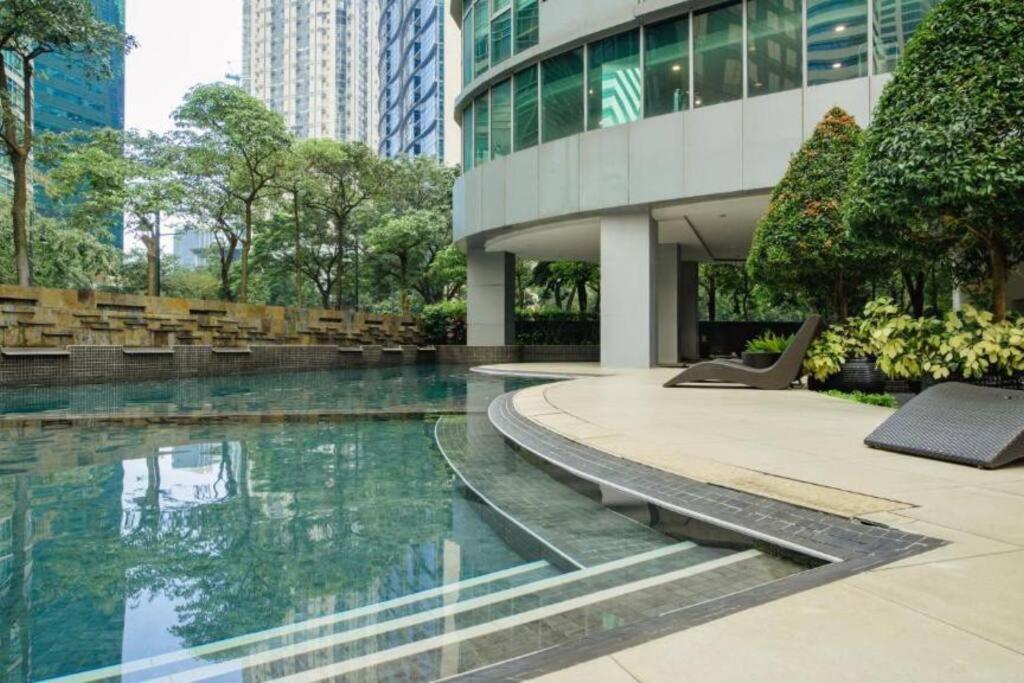 Prime Avant Bgc Location Apartments By Ph Staycation Manila Eksteriør bilde