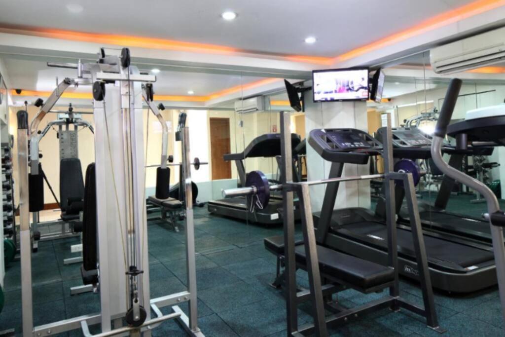 Prime Avant Bgc Location Apartments By Ph Staycation Manila Eksteriør bilde