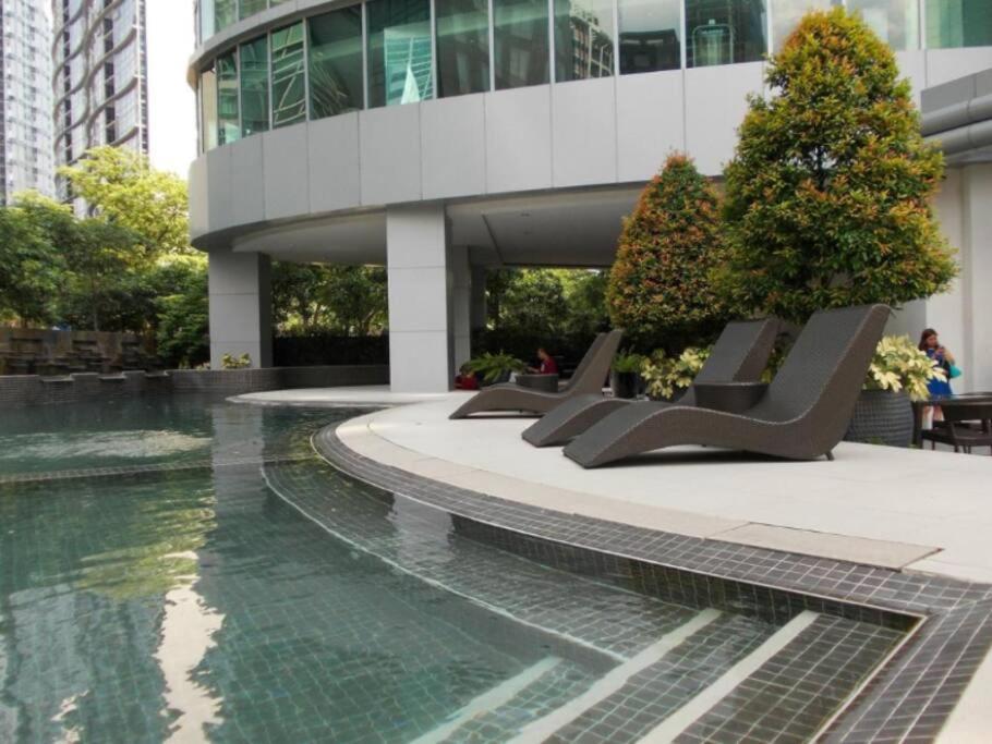 Prime Avant Bgc Location Apartments By Ph Staycation Manila Eksteriør bilde